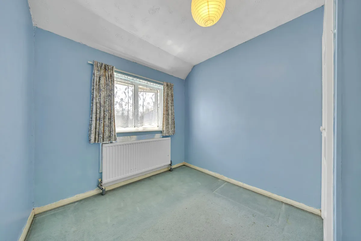 Dewsbury Road, Harold Hill, Romford, RM3 8RX, photo 11