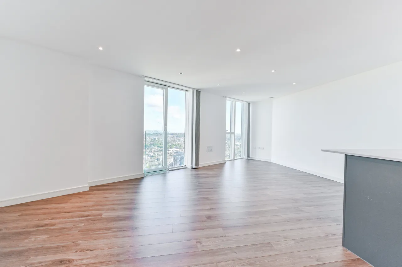 Flat 392, Pinnacle Apartments, 11 Saffron Central Square, Croydon, photo 2