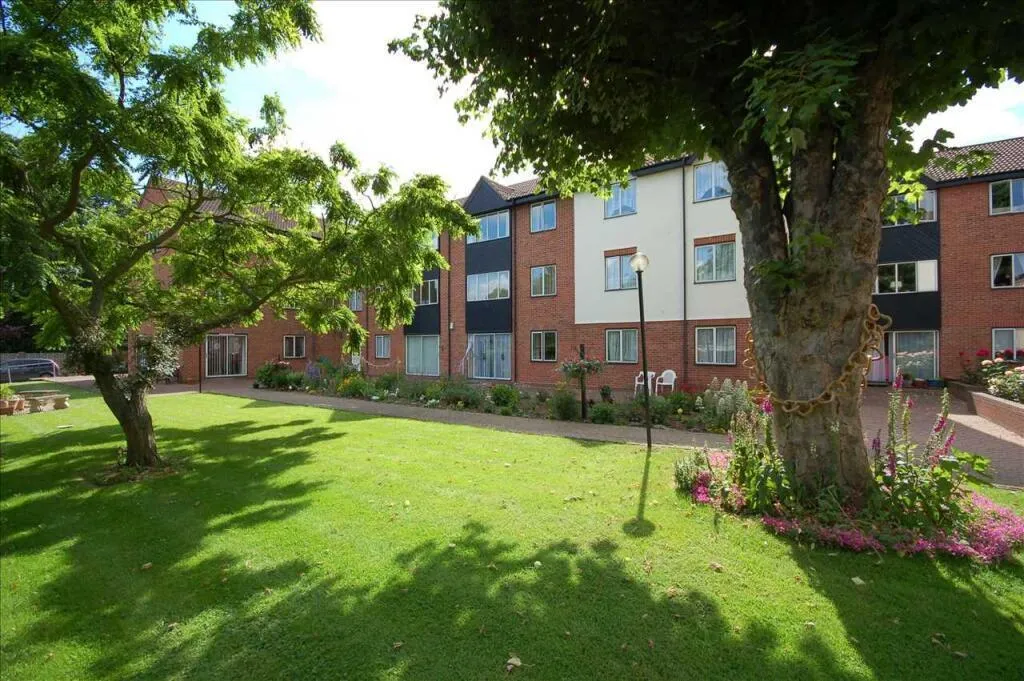1 bed property to rent — Victoria Road, CM1
