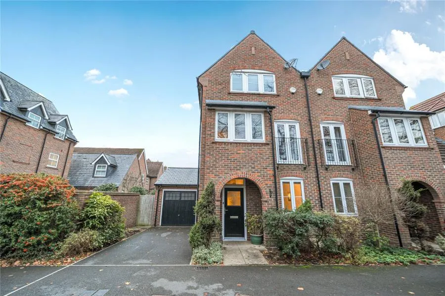 4 bed house for sale, Massey Road, Thame, OX9