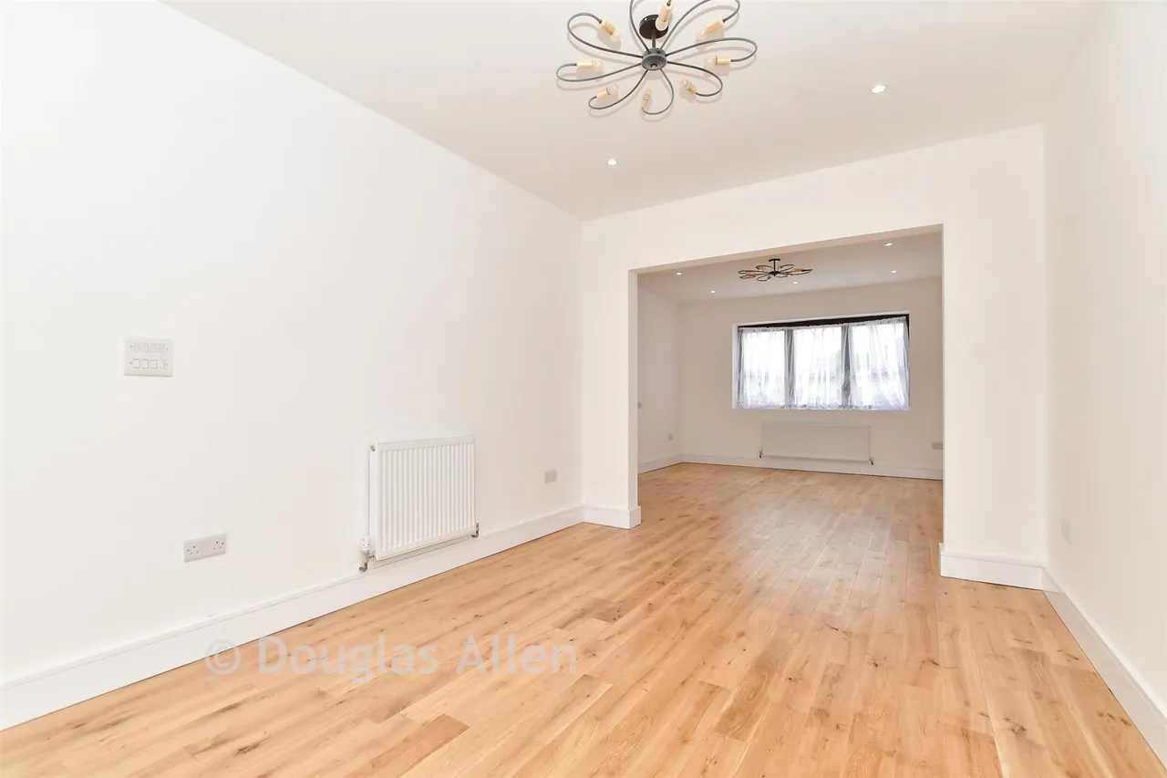 Freshwell Avenue, Chadwell Heath, RM6, photo 4