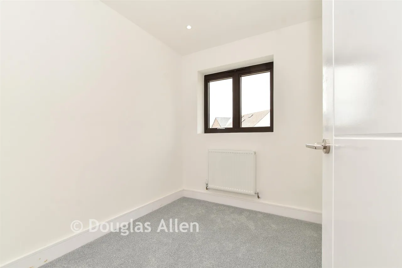 Freshwell Avenue, Chadwell Heath, RM6, photo 15