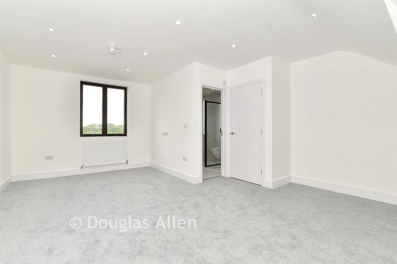 Freshwell Avenue, Chadwell Heath, RM6, photo 17