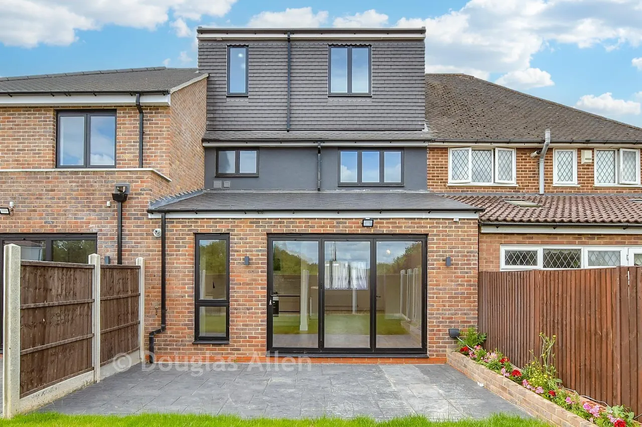 Freshwell Avenue, Chadwell Heath, RM6, photo 2