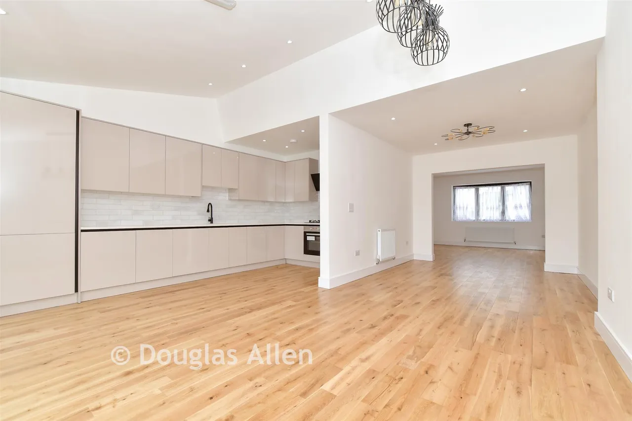 Freshwell Avenue, Chadwell Heath, RM6, photo 10