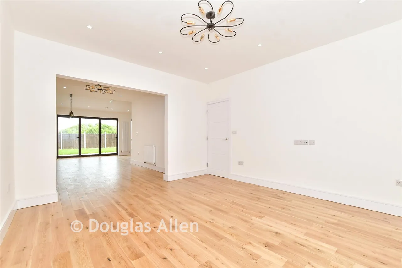 Freshwell Avenue, Chadwell Heath, RM6, photo 9