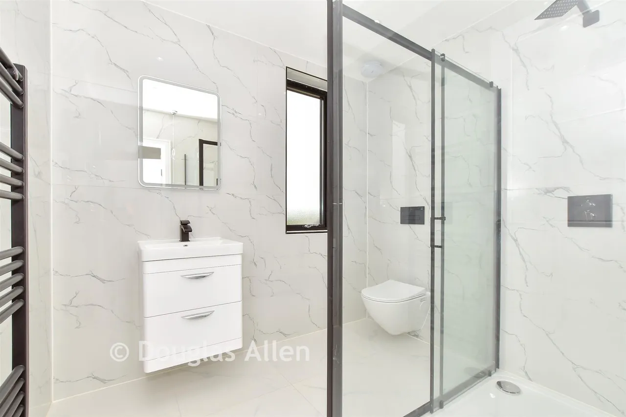 Freshwell Avenue, Chadwell Heath, RM6, photo 16