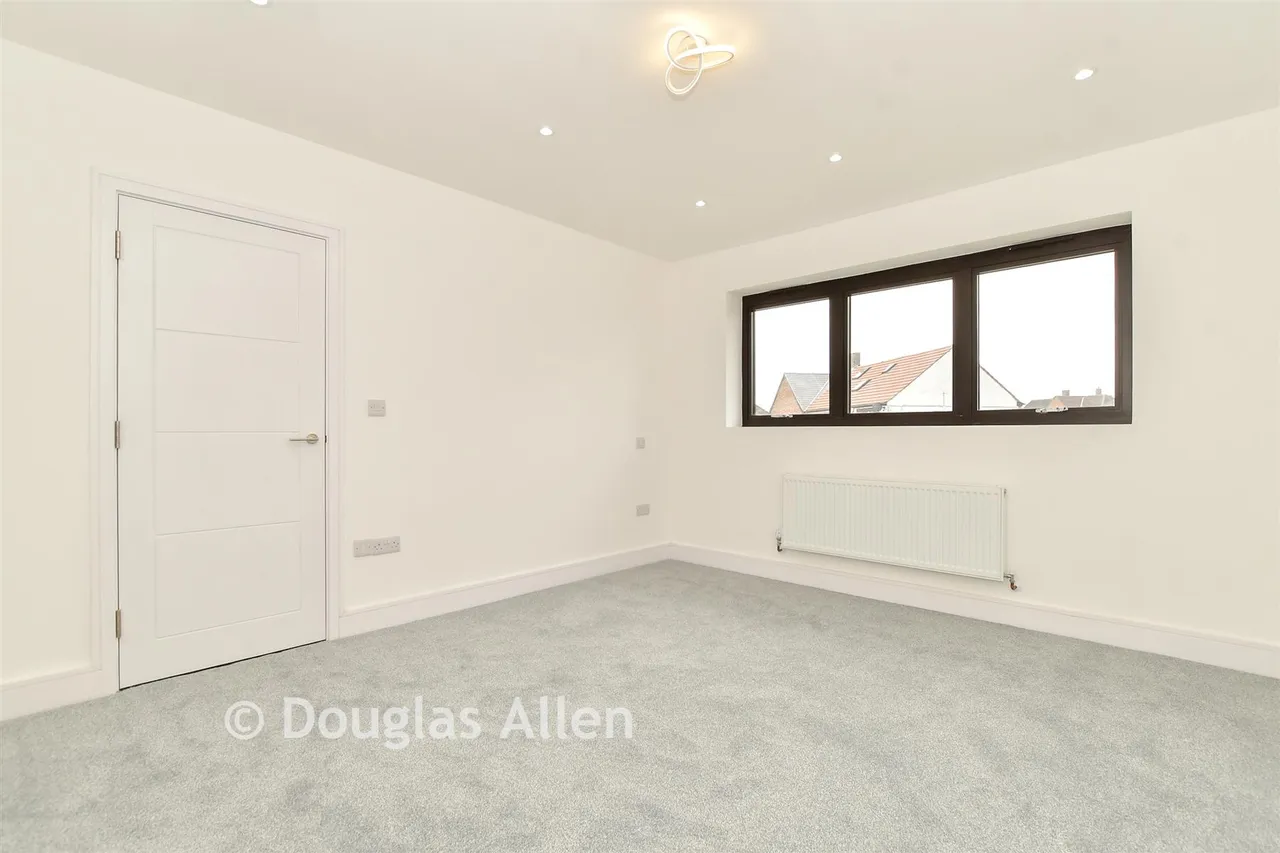 Freshwell Avenue, Chadwell Heath, RM6, photo 13