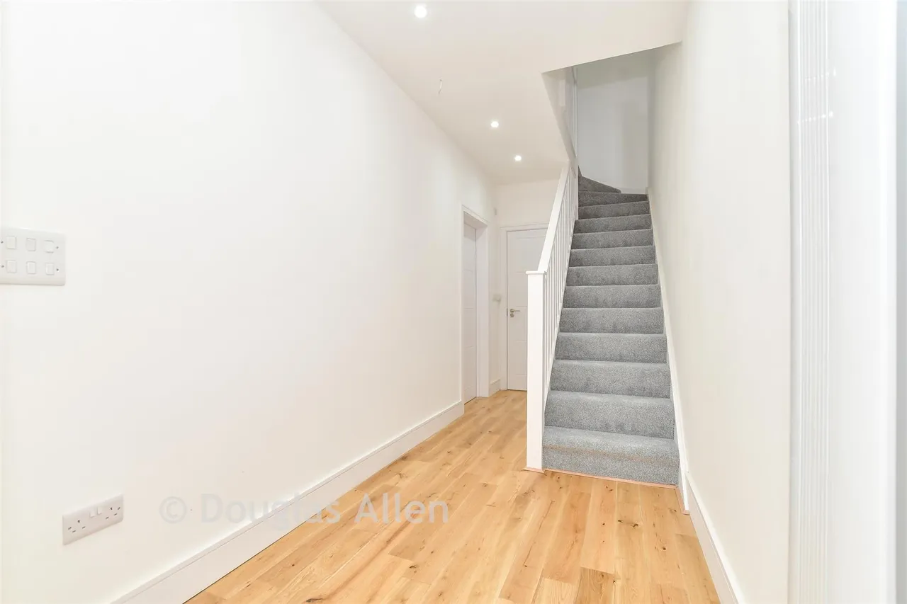 Freshwell Avenue, Chadwell Heath, RM6, photo 6