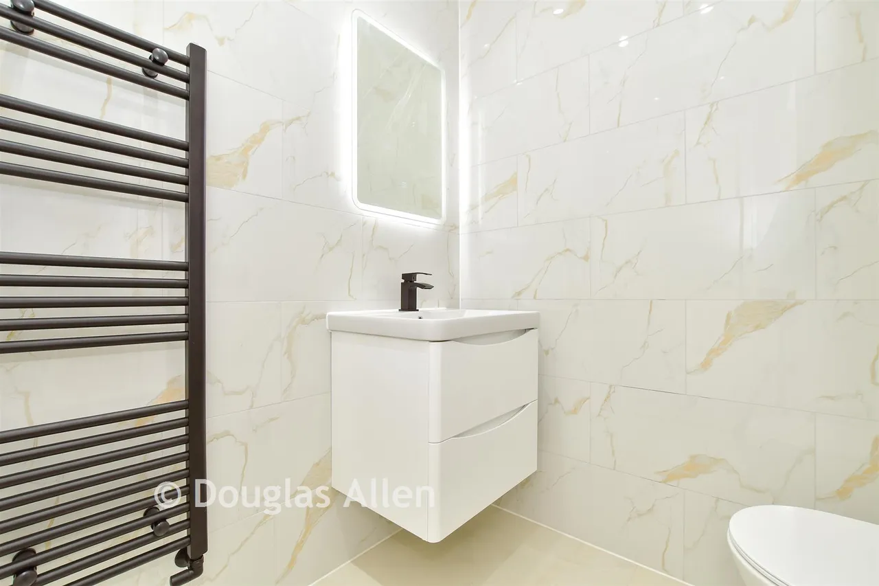 Freshwell Avenue, Chadwell Heath, RM6, photo 7