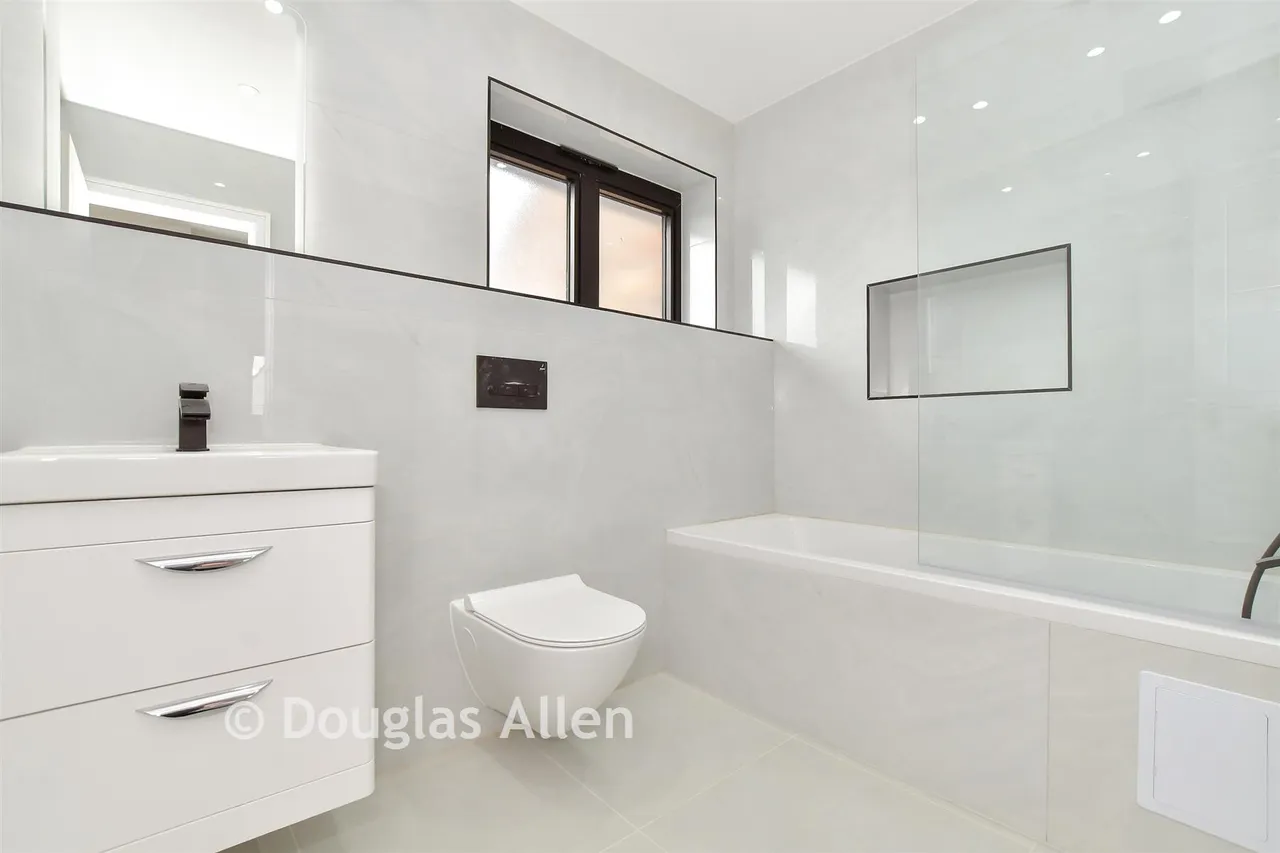 Freshwell Avenue, Chadwell Heath, RM6, photo 12
