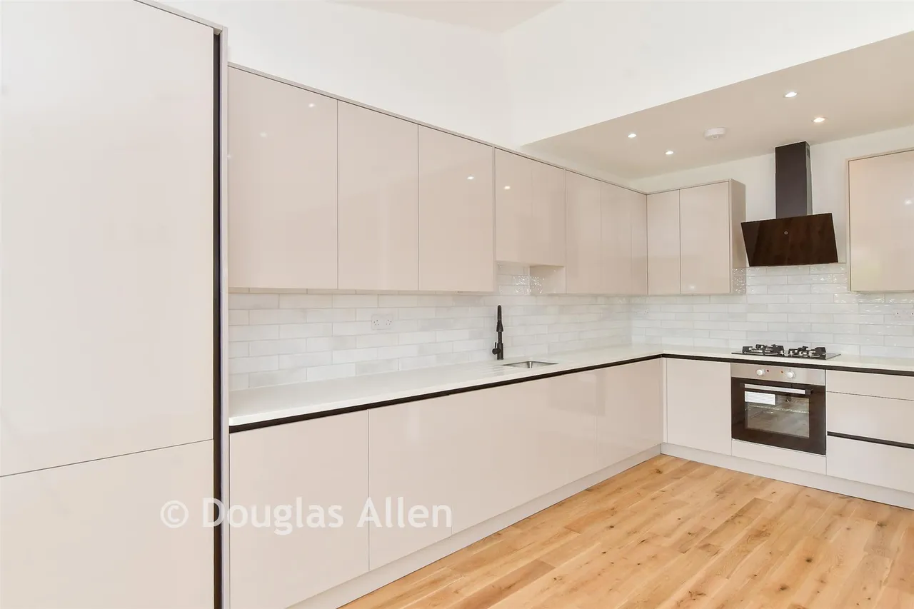 Freshwell Avenue, Chadwell Heath, RM6, photo 3