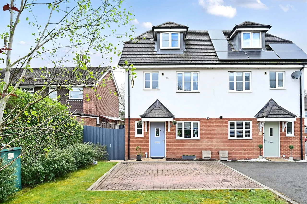 3 bed house for sale — Sovereign Gardens, Ash Vale, Guildford, Surrey, GU12 5FB