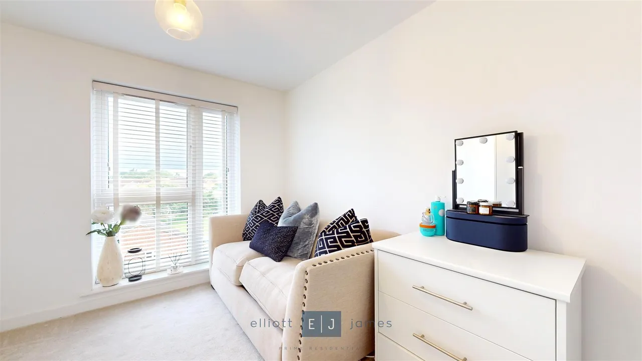 Luna Court, Loughton, IG10, photo 4