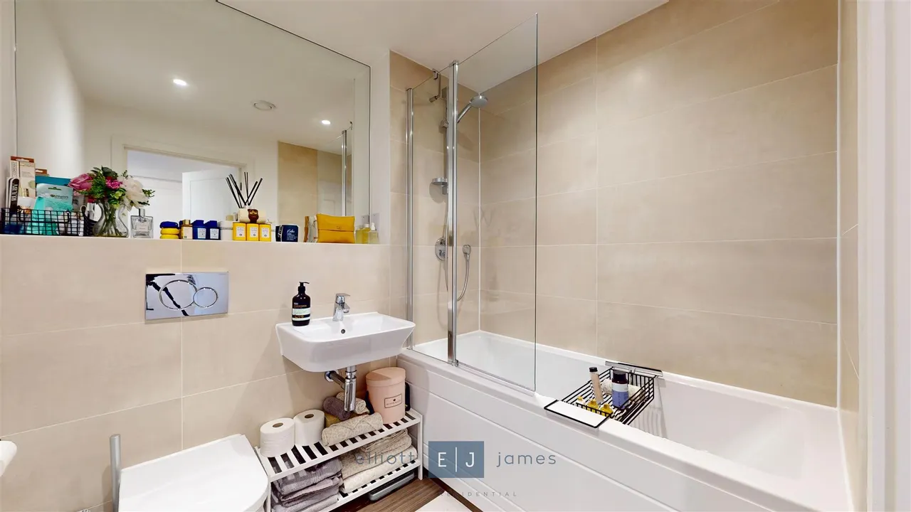 Luna Court, Loughton, IG10, photo 5