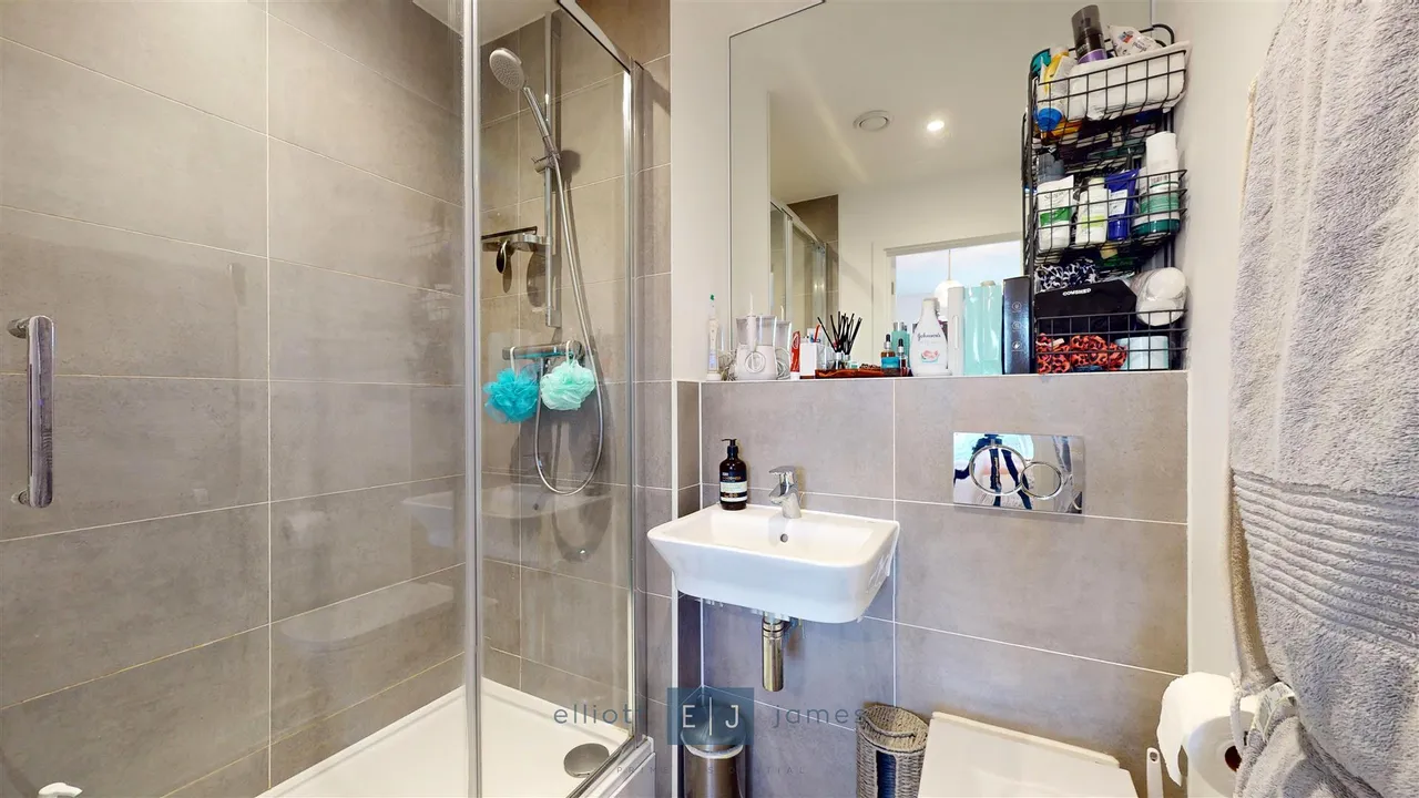 Luna Court, Loughton, IG10, photo 3