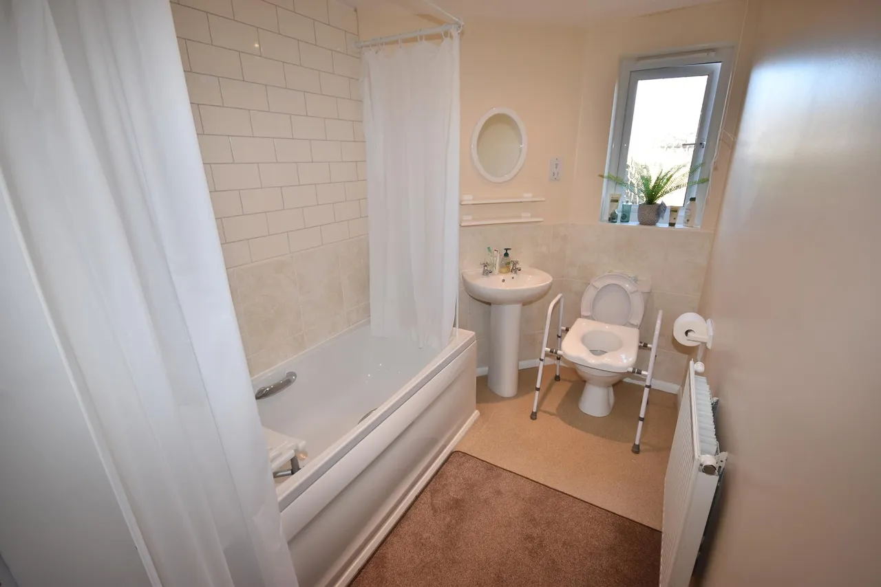 Kinross Road, Greylees, NG34, photo 9