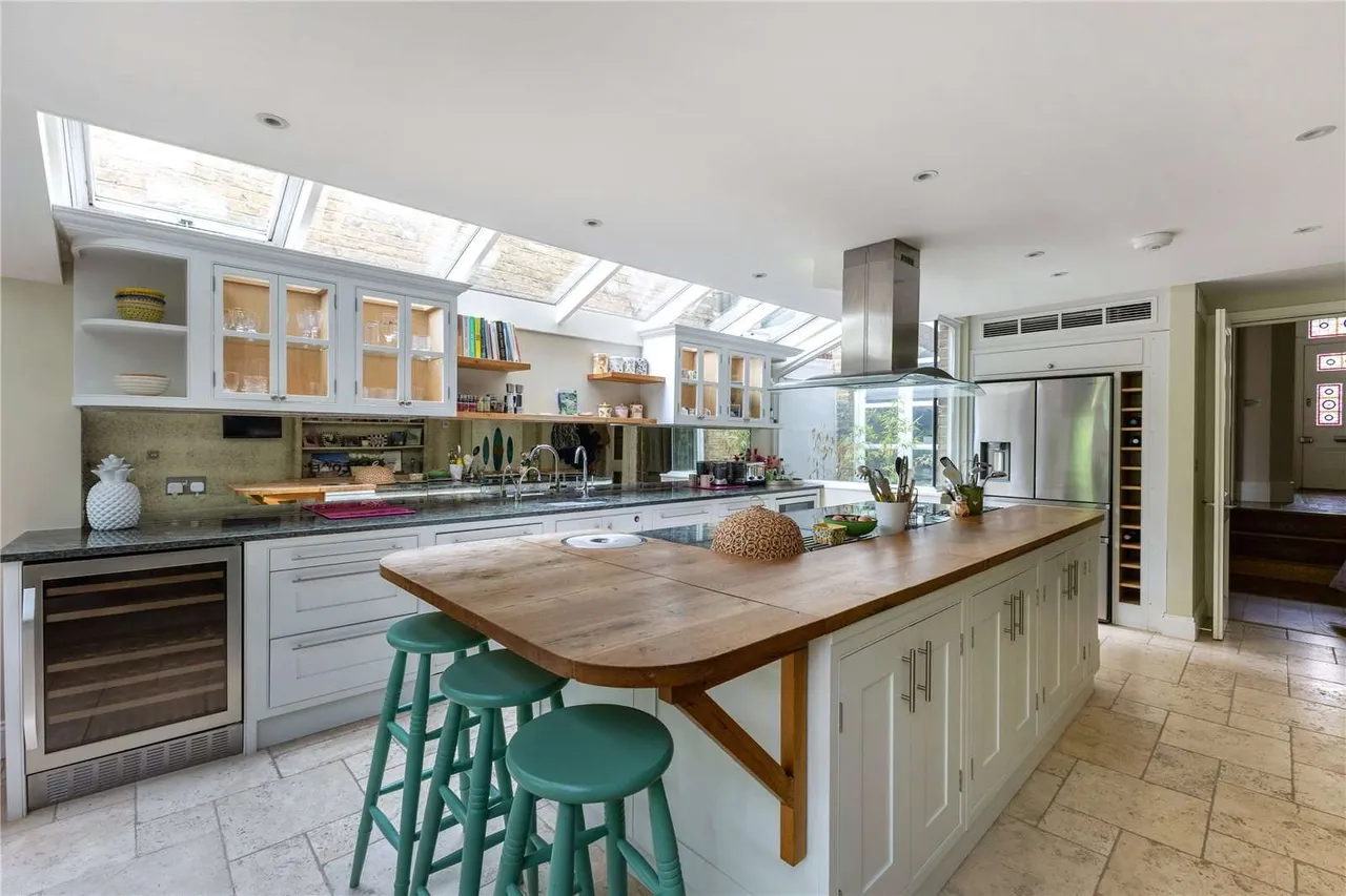 Bovingdon Road, London, SW6, photo 13