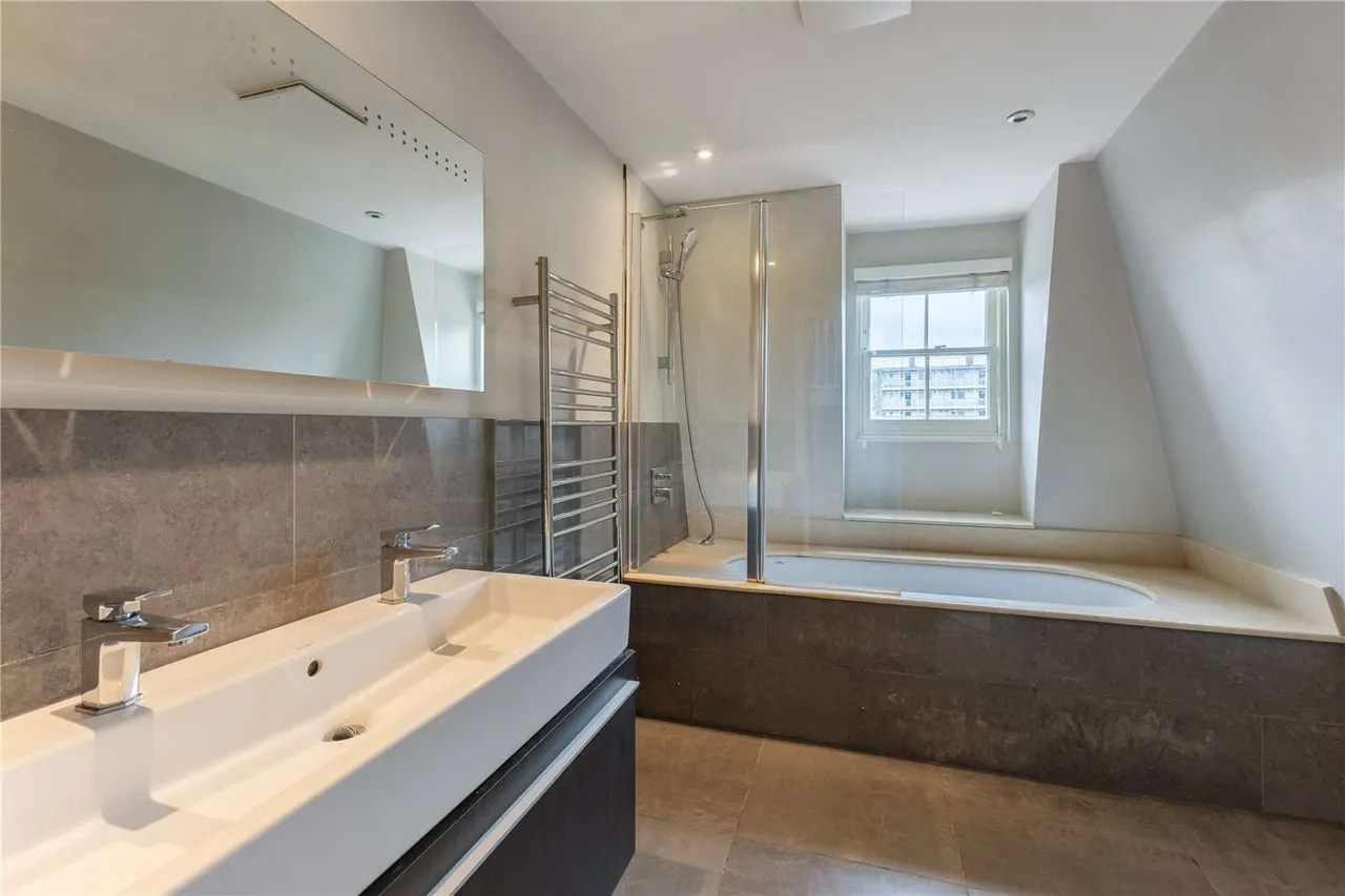 Bovingdon Road, London, SW6, photo 15
