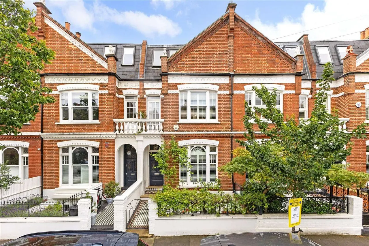 Bovingdon Road, London, SW6, photo 2