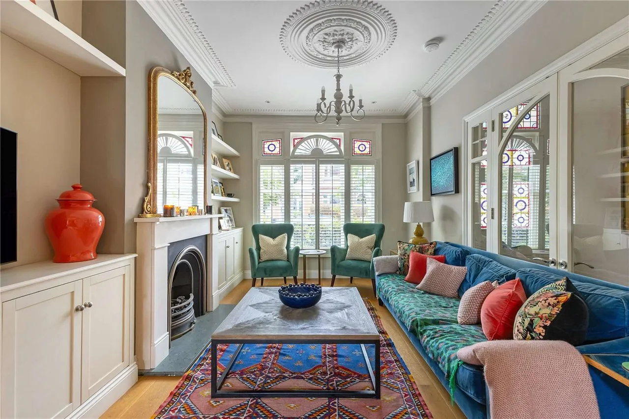 5 bed house to rent, Bovingdon Road, London, SW6