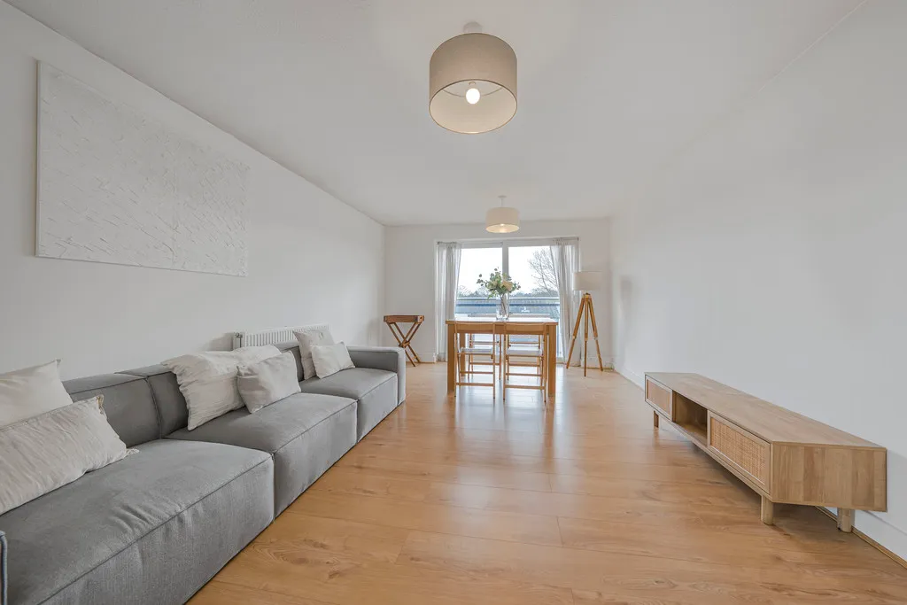 Martin Close, Uxbridge, photo 2