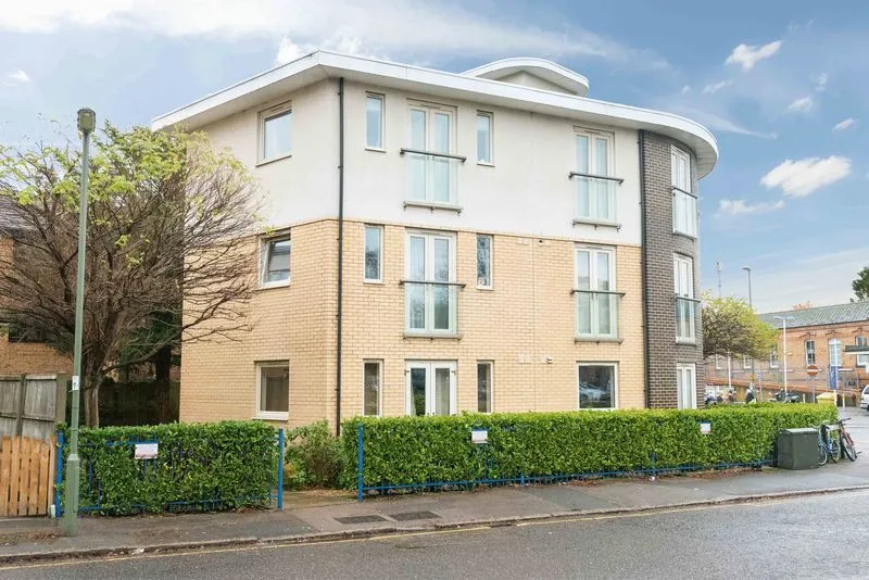 flat to rent — Ashley Gate, Walton On Thames KT12 1JP
