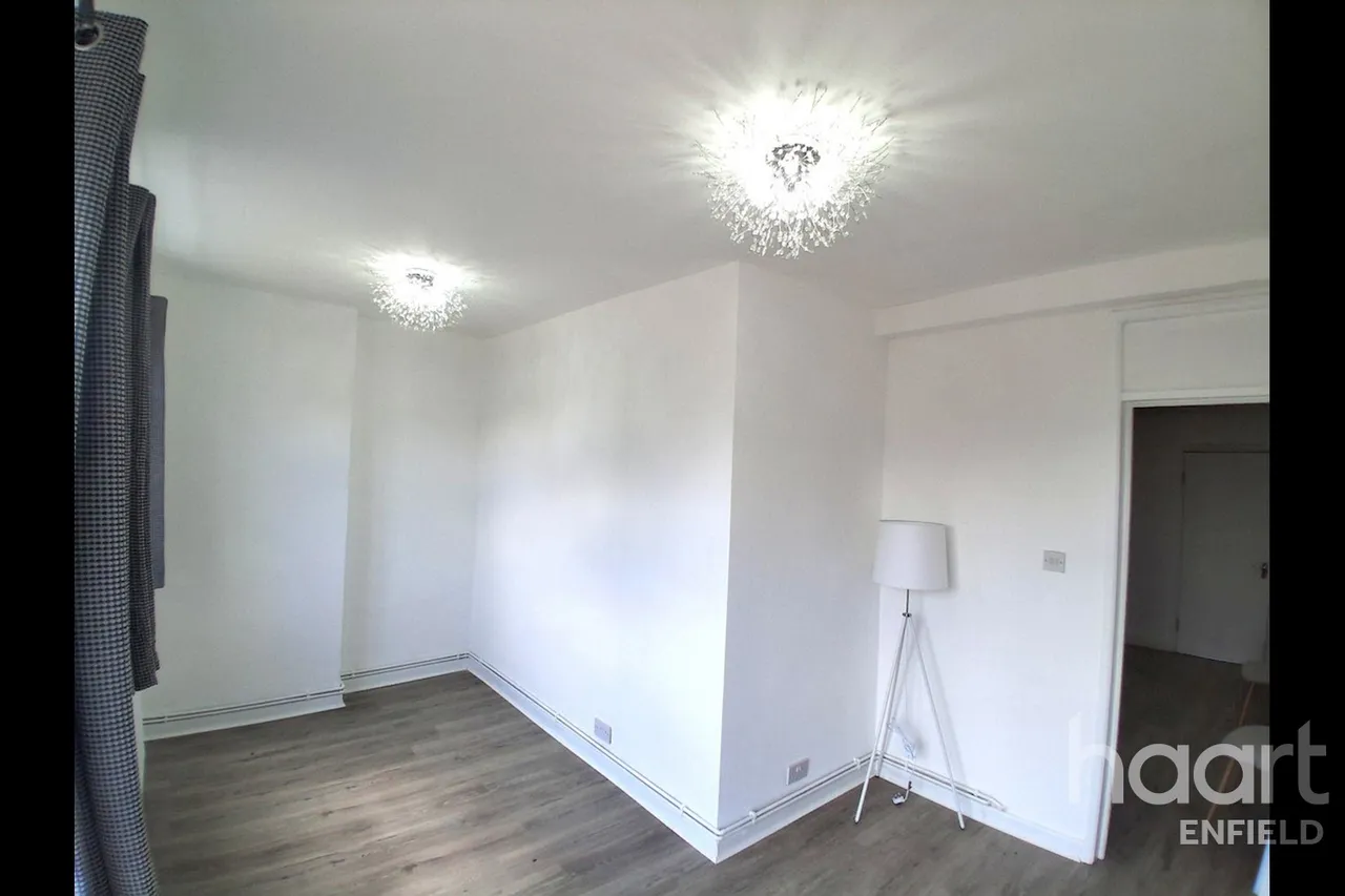 Ordnance Road, EN3, photo 5