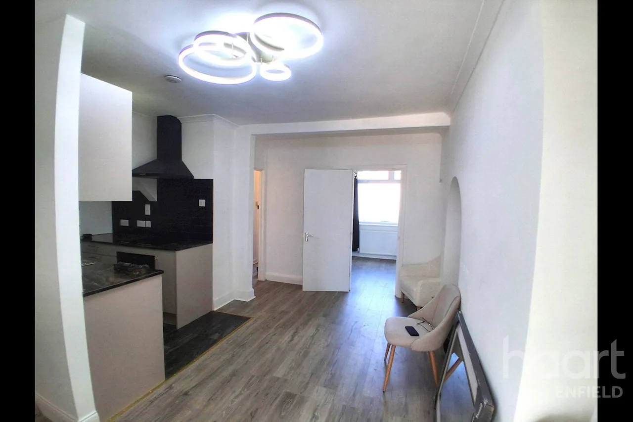 Ordnance Road, EN3, photo 6