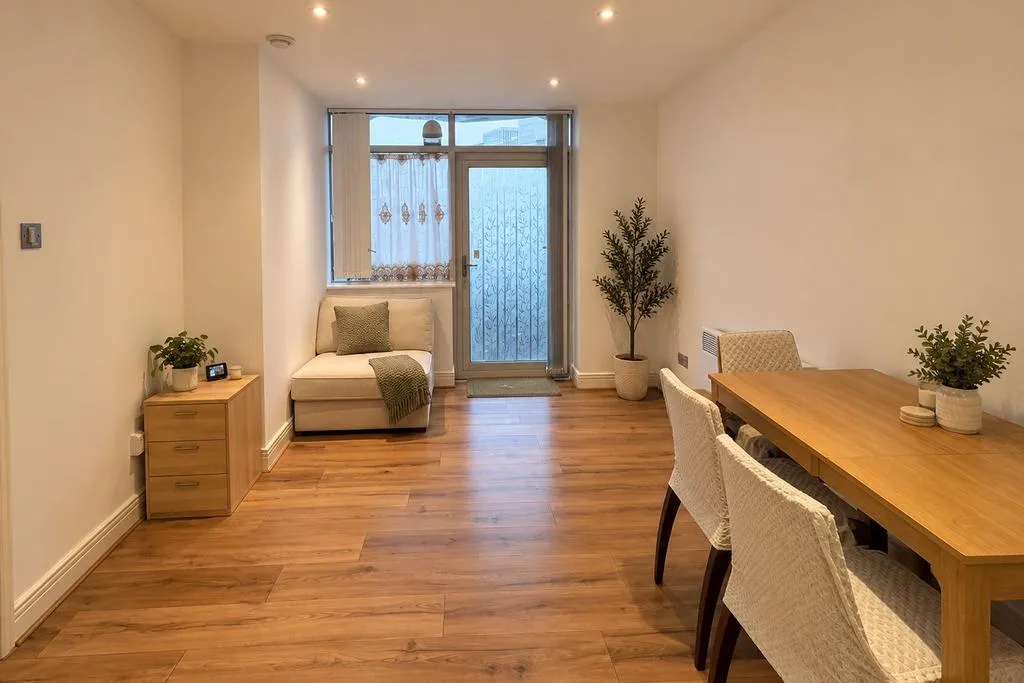 2 bed flat to rent, Gerry Raffles Square, Stratford, E15