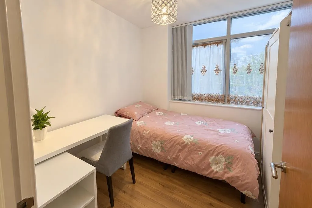 Gerry Raffles Square, Stratford, E15, photo 6