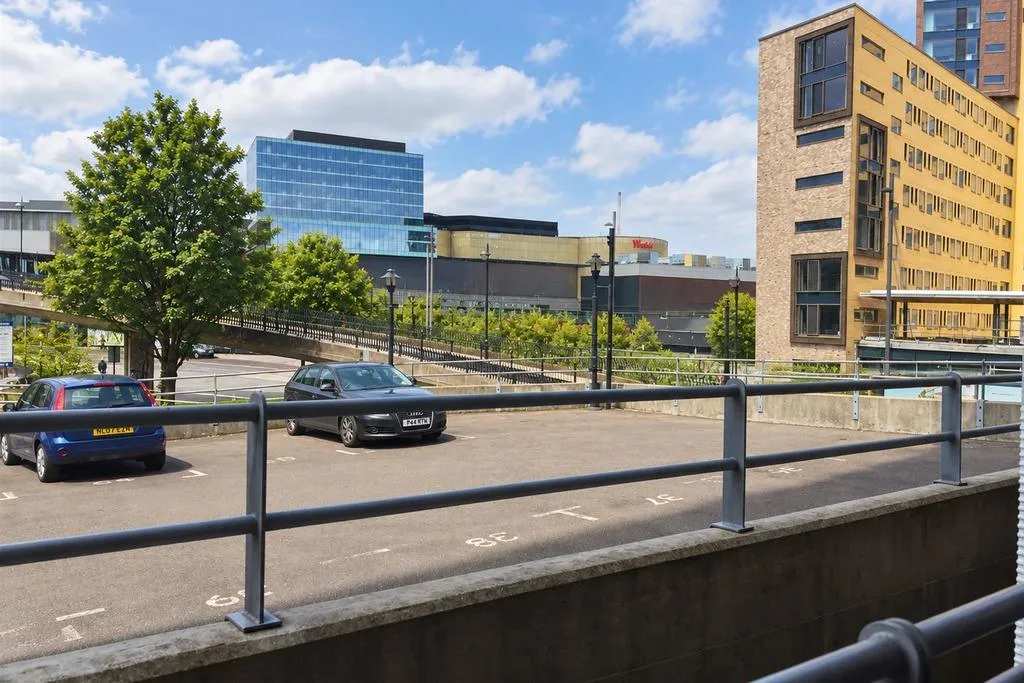 Gerry Raffles Square, Stratford, E15, photo 8