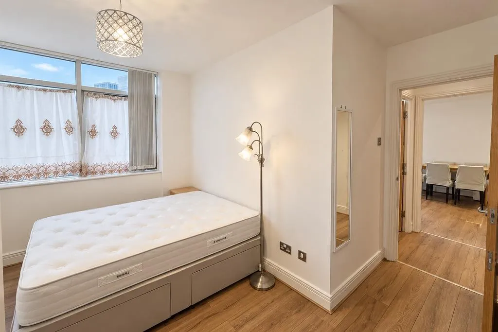 Gerry Raffles Square, Stratford, E15, photo 4