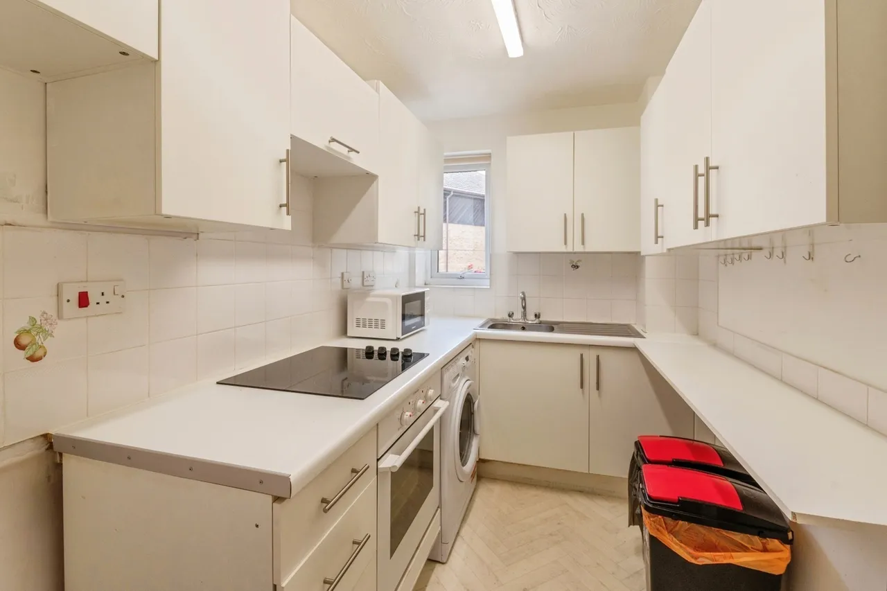 Chapel Lodge, Upminster Road South, Rainham, RM13, photo 4