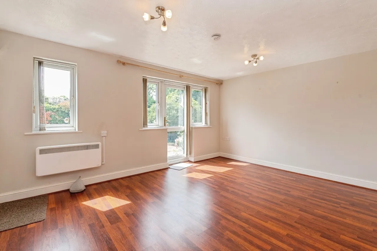 Chapel Lodge, Upminster Road South, Rainham, RM13, photo 13