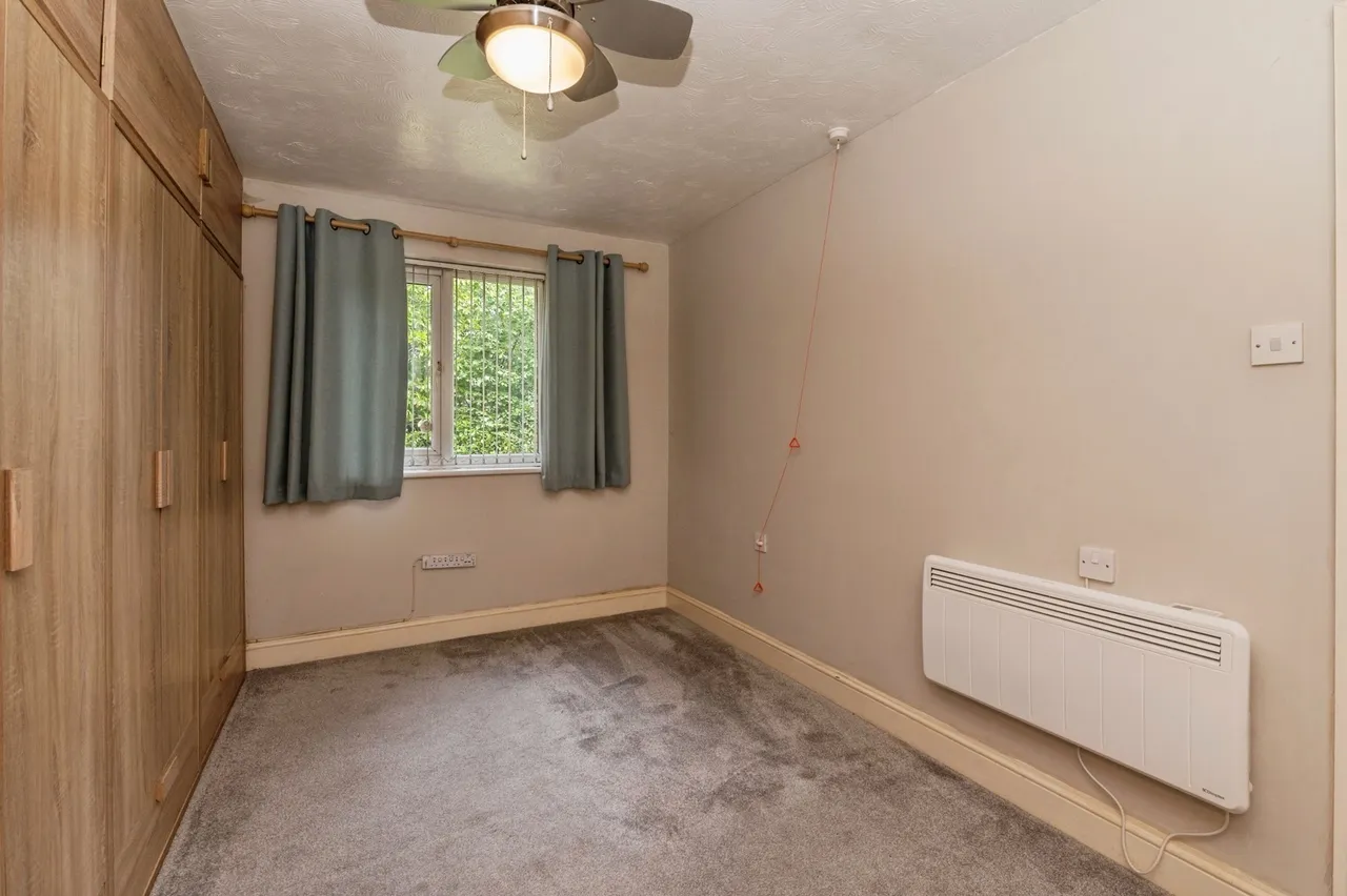 Chapel Lodge, Upminster Road South, Rainham, RM13, photo 15