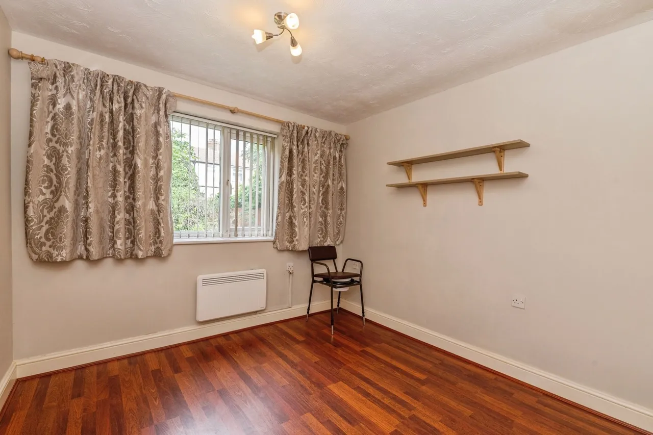 Chapel Lodge, Upminster Road South, Rainham, RM13, photo 7