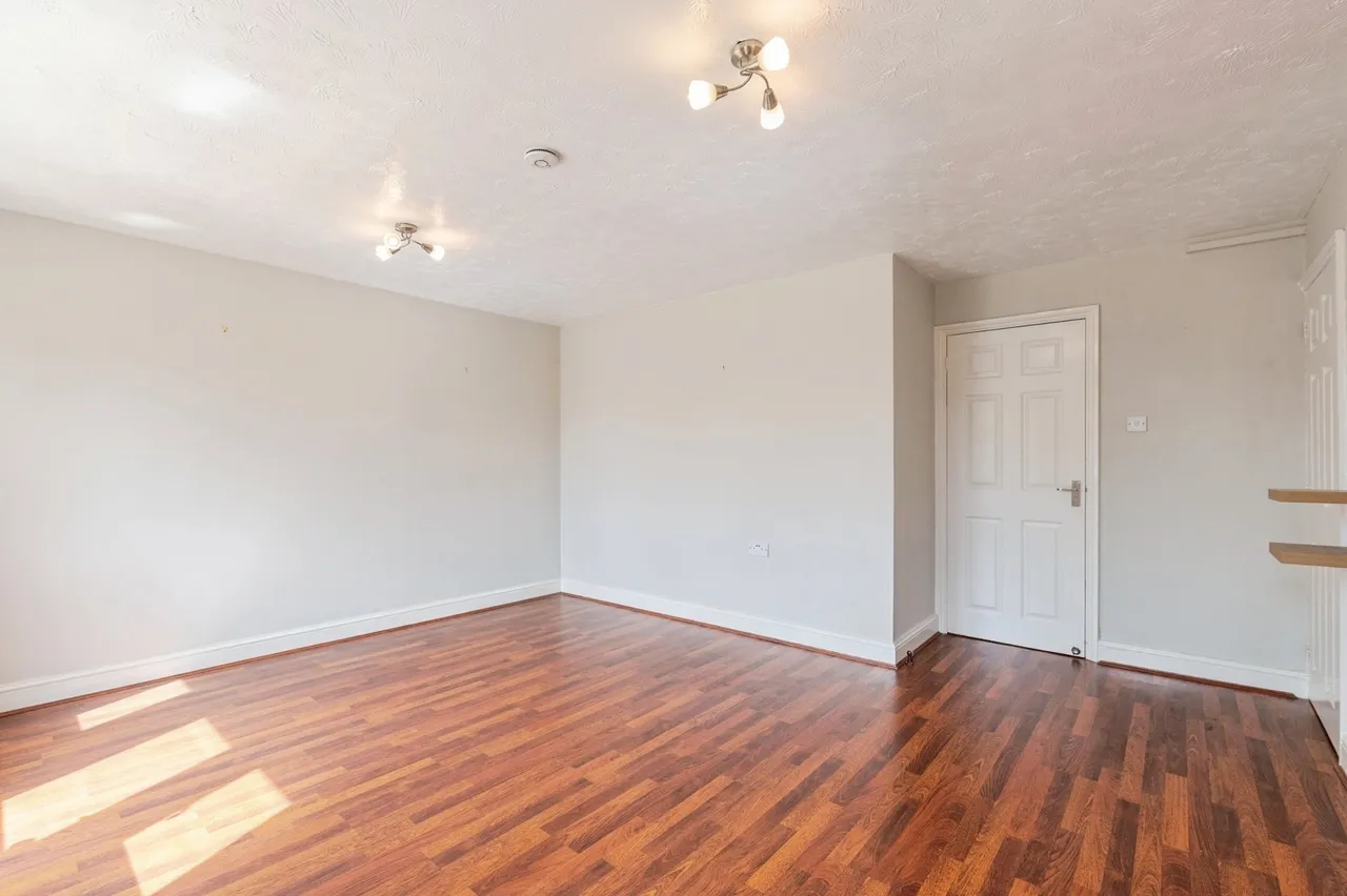 Chapel Lodge, Upminster Road South, Rainham, RM13, photo 9