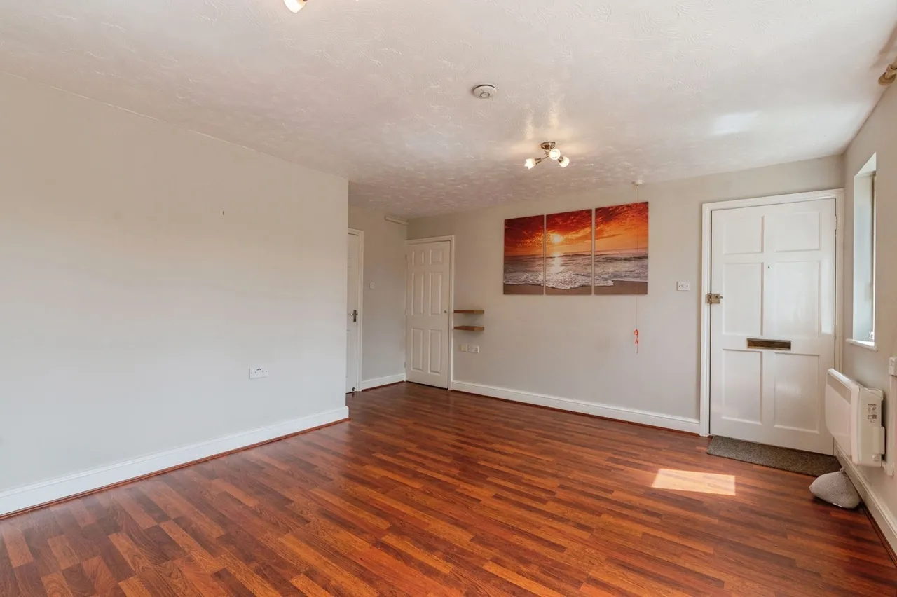 Chapel Lodge, Upminster Road South, Rainham, RM13, photo 6