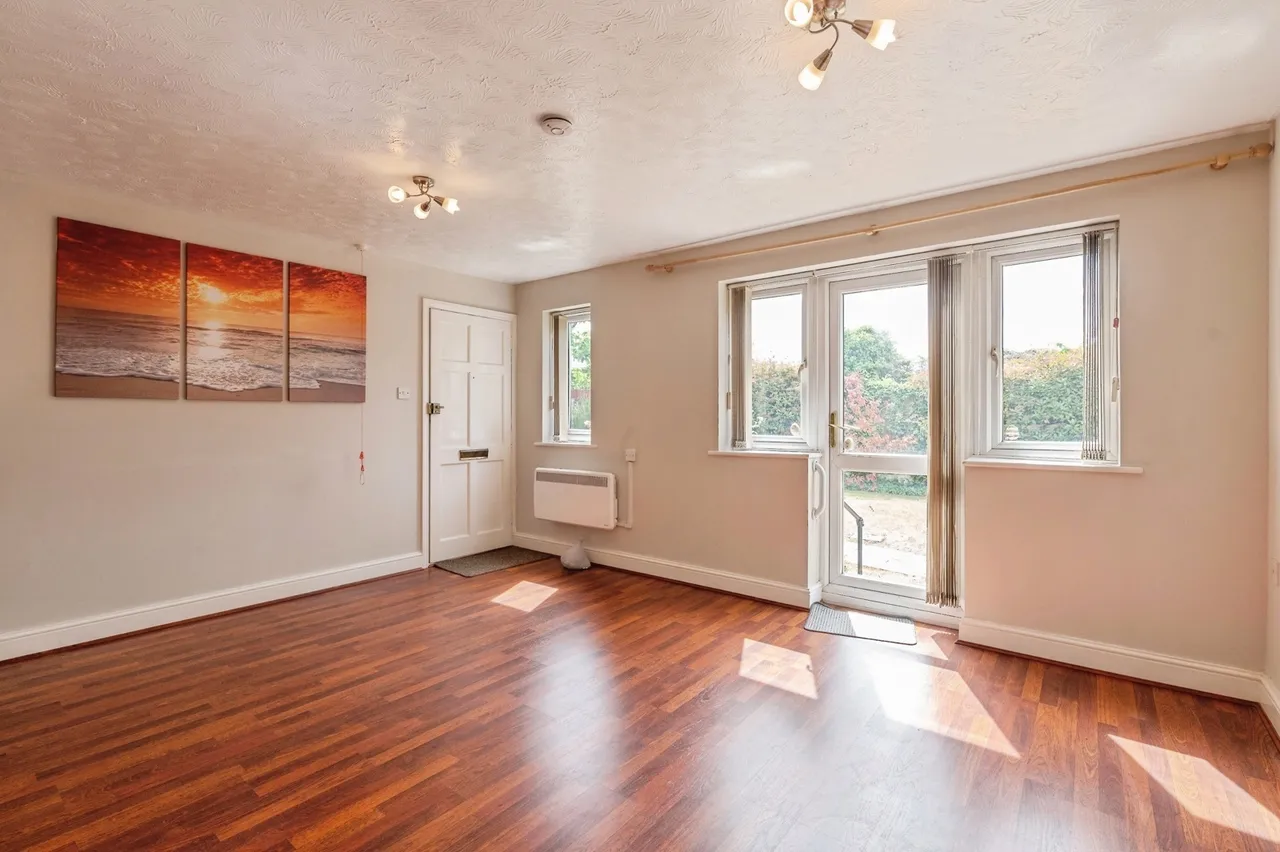 Chapel Lodge, Upminster Road South, Rainham, RM13, photo 17
