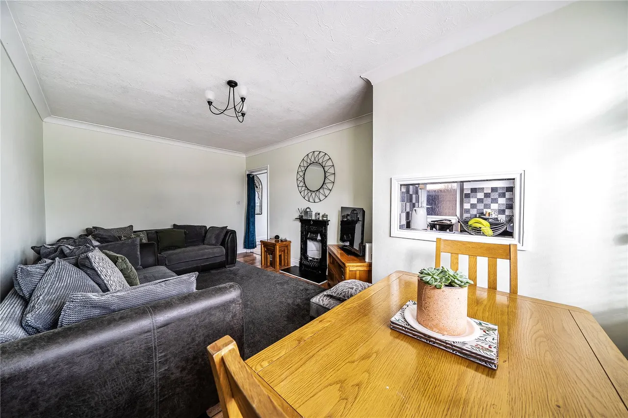 Pield Heath Road, UB8, photo 3