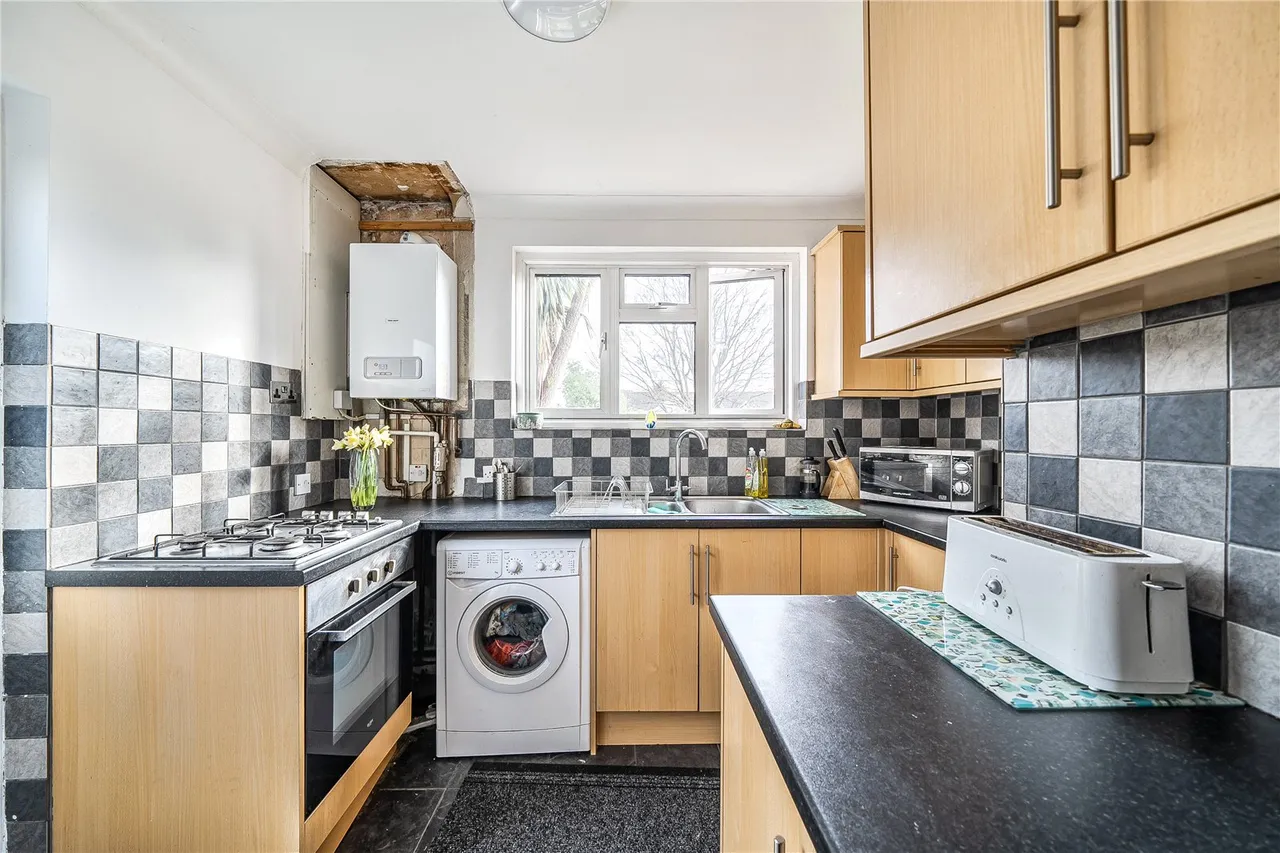 Pield Heath Road, UB8, photo 4