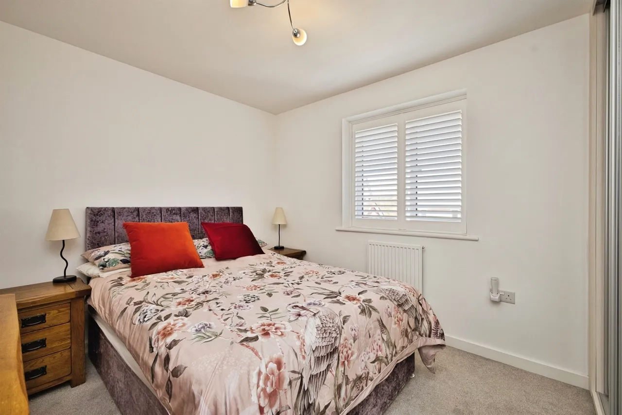 Saturn Close, Warminster, photo 12