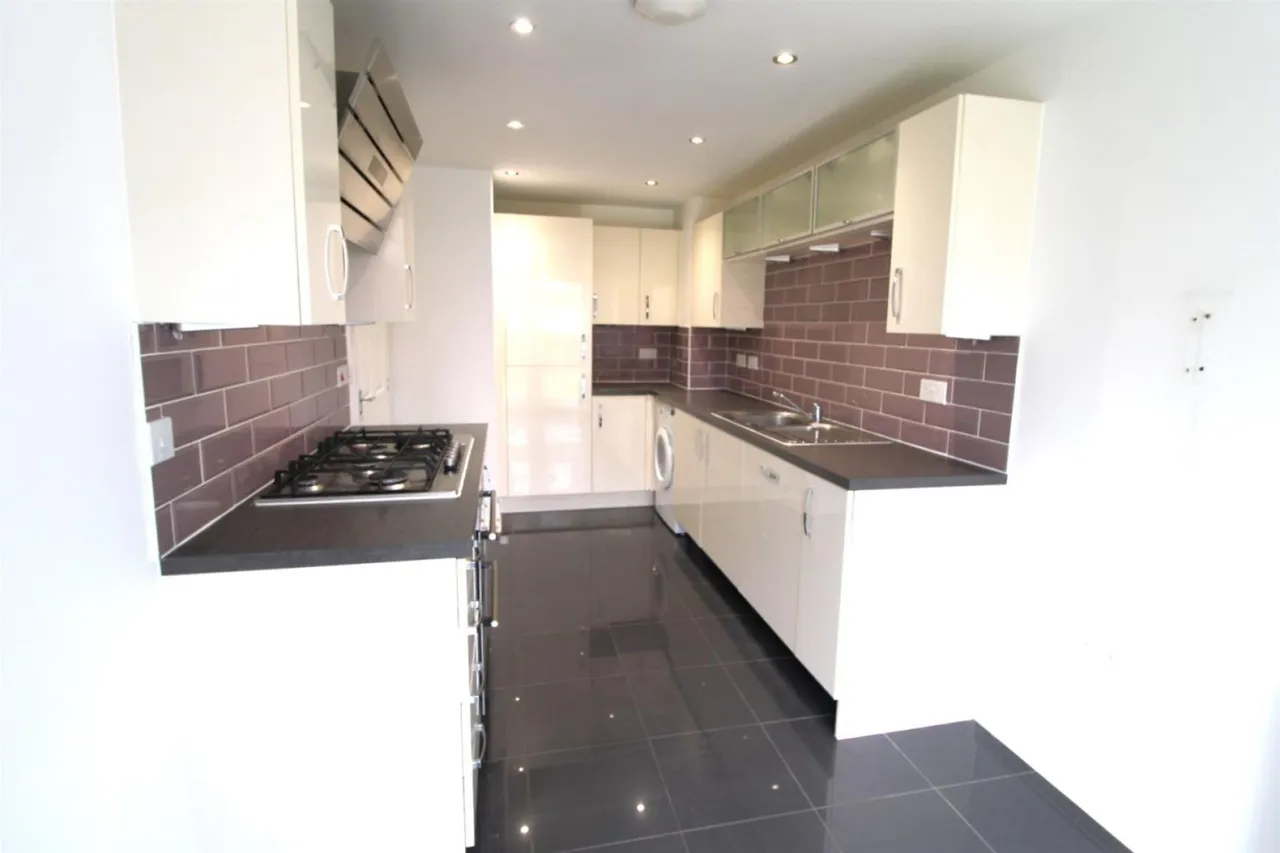 Woodhouses Avenue, Audenshaw, M34, photo 3