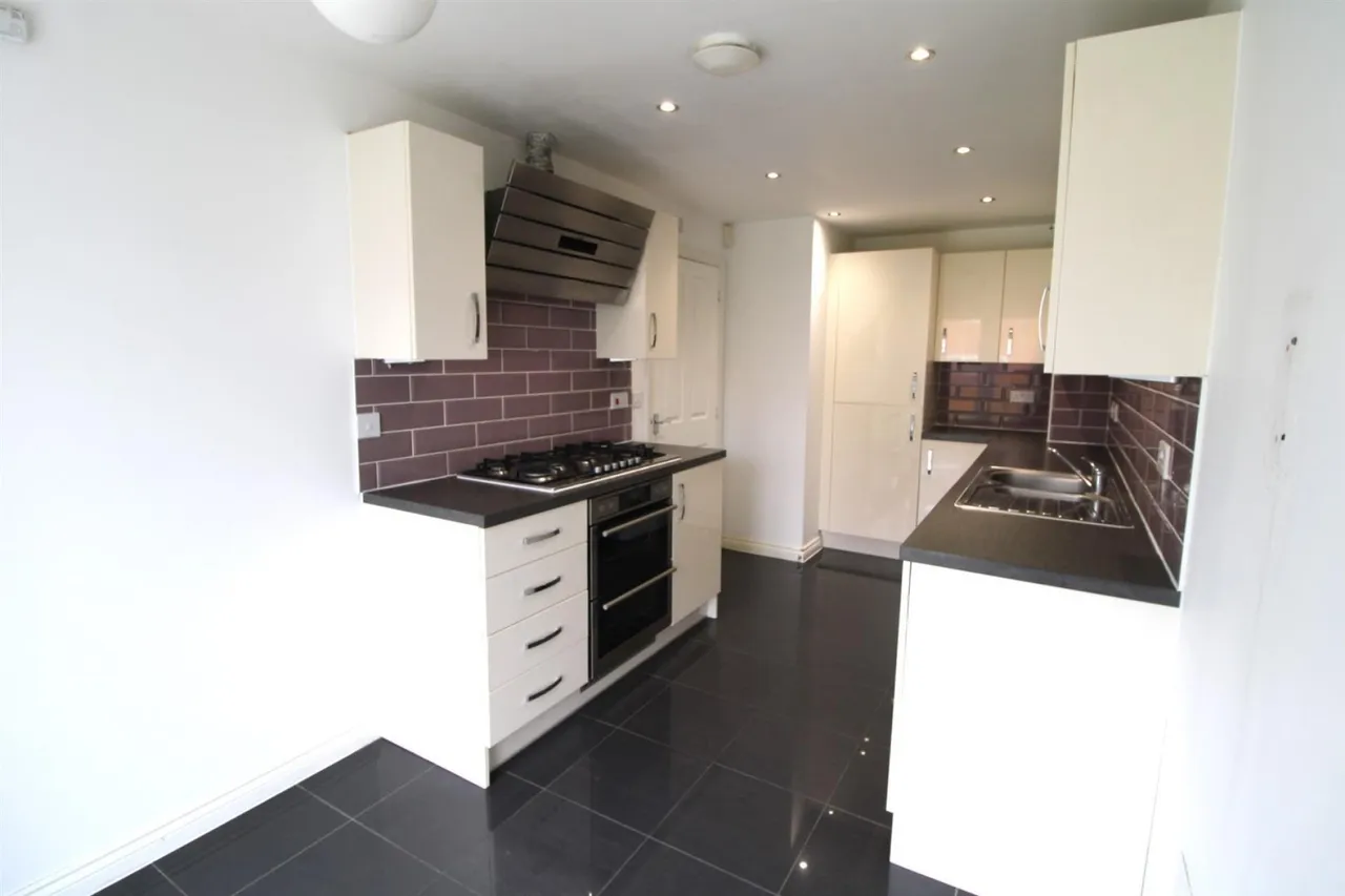 Woodhouses Avenue, Audenshaw, M34, photo 21