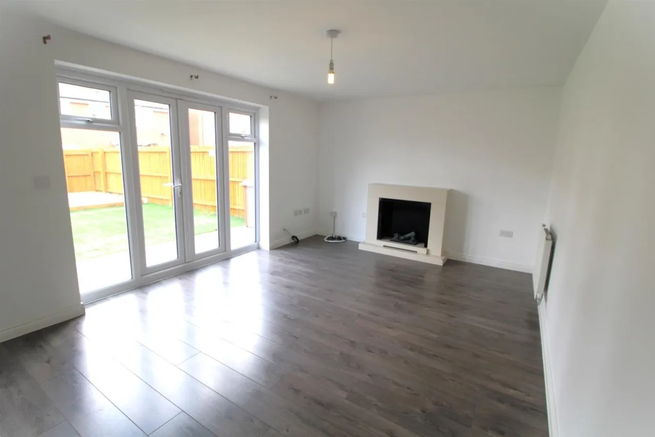Woodhouses Avenue, Audenshaw, M34, photo 2