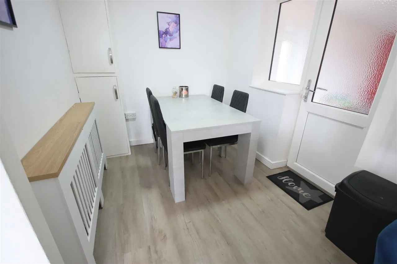 Pipsmore Road, Chippenham, photo 8