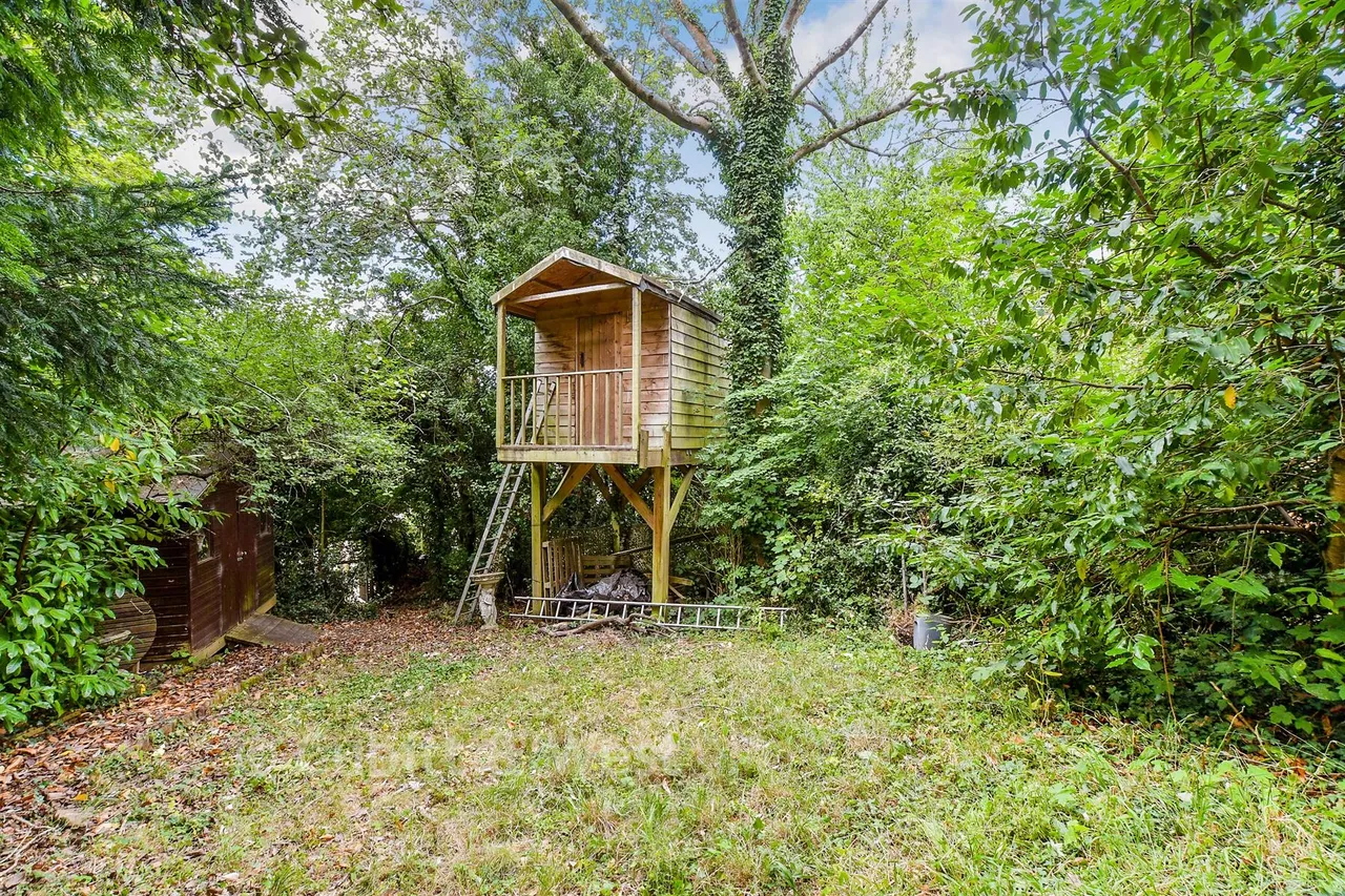 Downs Way Close, Tadworth, KT20, photo 22