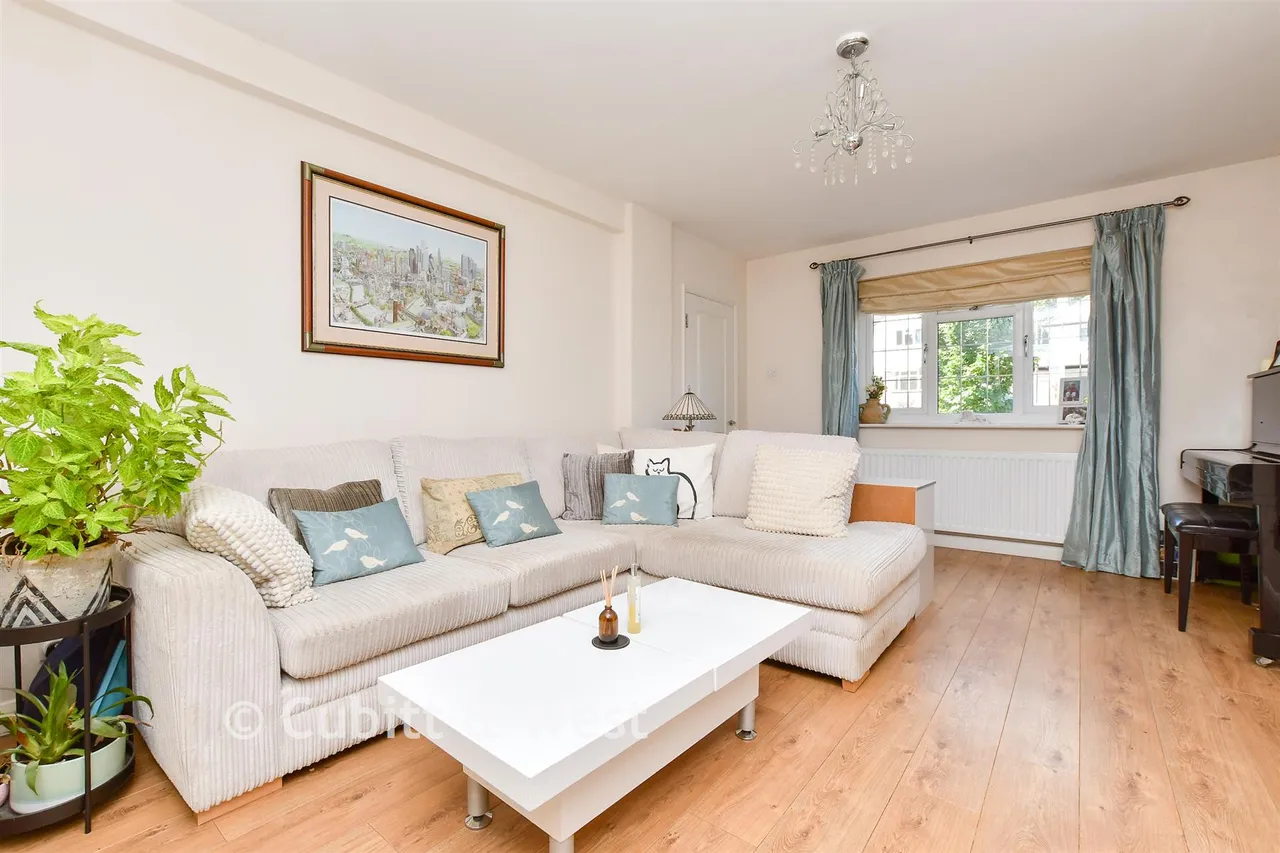 Downs Way Close, Tadworth, KT20, photo 4