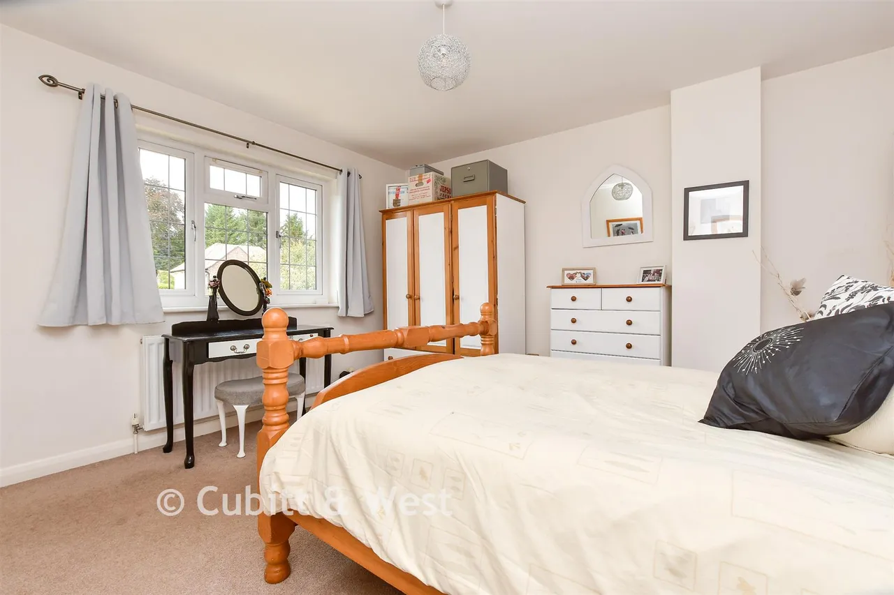 Downs Way Close, Tadworth, KT20, photo 17